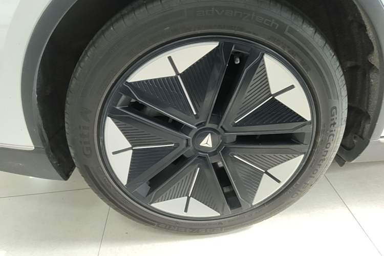 Used Deepal SL03 2022 1.5L 1200 Extended-Range Version Right Rear Wheel Hub