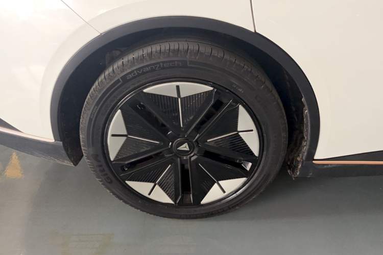 Used Deepal SL03 2022 1.5L 1200 Extended-Range Version Right Rear Wheel Hub