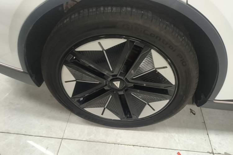 Used Deepal SL03 2022 1.5L 1200 Extended-Range Version Right Rear Wheel Hub