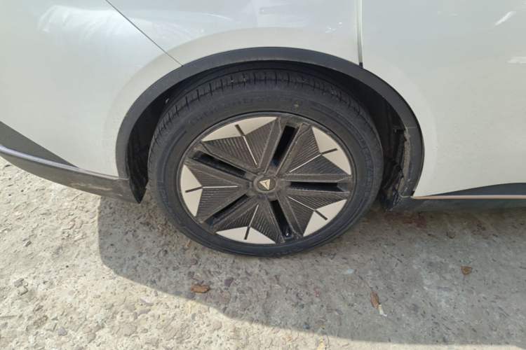Used Deepal SL03 2022 1.5L 1200 Extended-Range Version Right Rear Wheel Hub