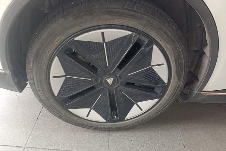 Used Deepal SL03 2022 1.5L 1200 Extended-Range Version Right Rear Wheel Hub
