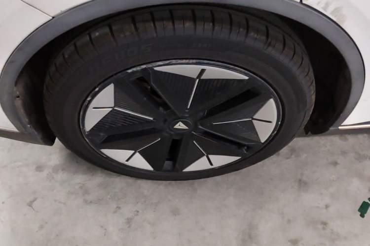Used Deepal SL03 2022 1.5L 1200 Extended-Range Version Right Rear Wheel Hub