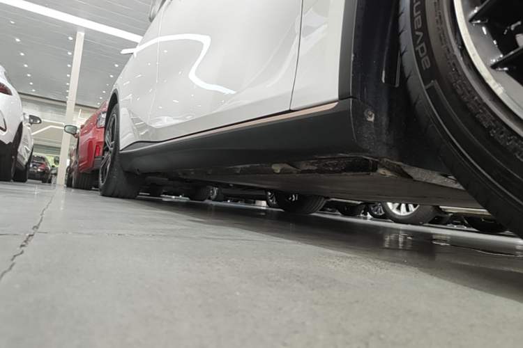Used Deepal SL03 2022 515 Pure Electric Version Right Side Sill