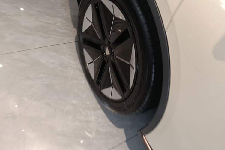Used Deepal SL03 2022 1.5L 1200 Extended-Range Version Right Rear Wheel Hub
