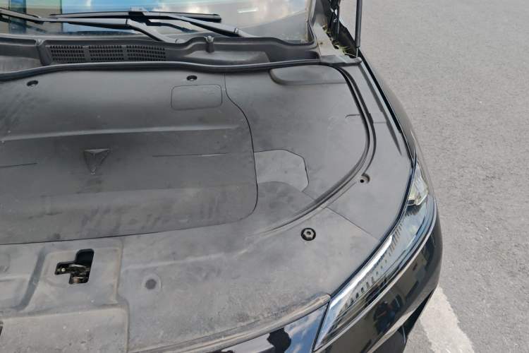 Used Deepal SL03 2023 200Max Range-Extended Version Engine Bay Left