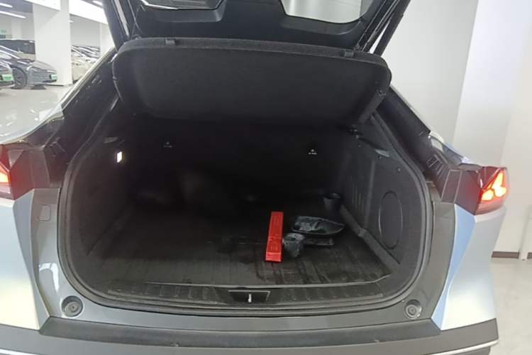 Used Deepal SL03 2023 200Max Range-Extended Version Trunk