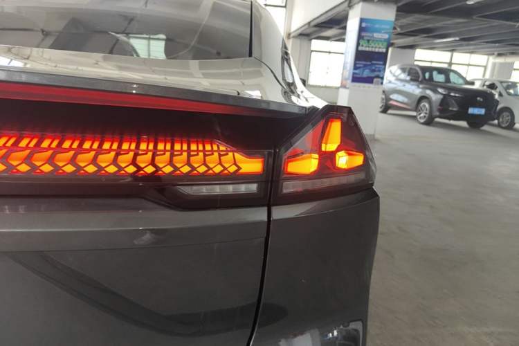 Used Deepal SL03 2023 200Max Range-Extended Version Right Rear Taillight