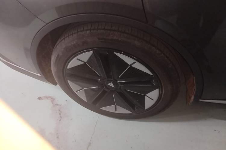 Used Deepal SL03 2023 SL03i 515MAX Pure Electric Version Right Rear Wheel Hub