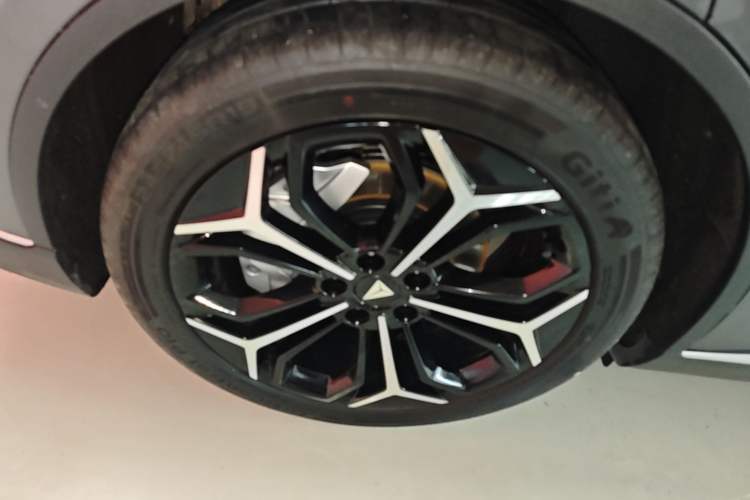 Used Deepal SL03 2023 200Max Range-Extended Version Right Rear Wheel Hub