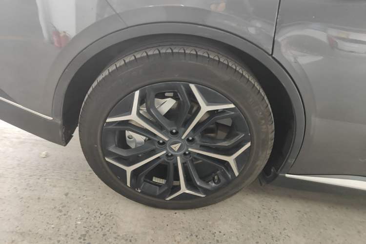 Used Deepal SL03 2023 200Max Range-Extended Version Right Rear Wheel Hub