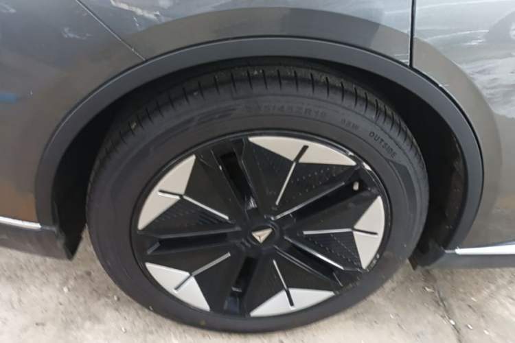 Used Deepal SL03 2023 515MAX Pure Electric Version Right Rear Wheel Hub