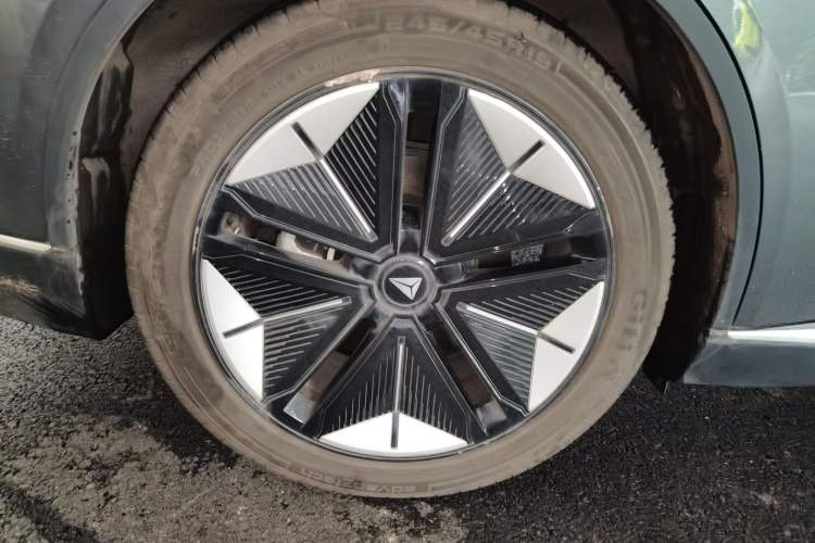 Used Deepal SL03 2023 515MAX Pure Electric Version Right Rear Wheel Hub