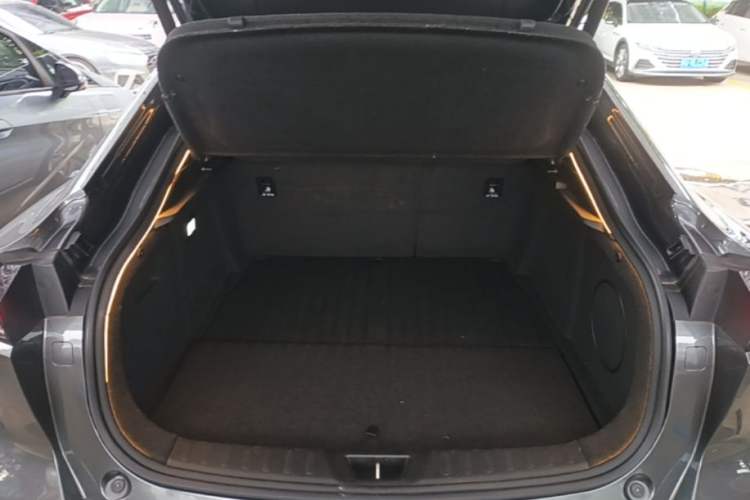 Used Deepal SL03 2023 515MAX Pure Electric Version Trunk