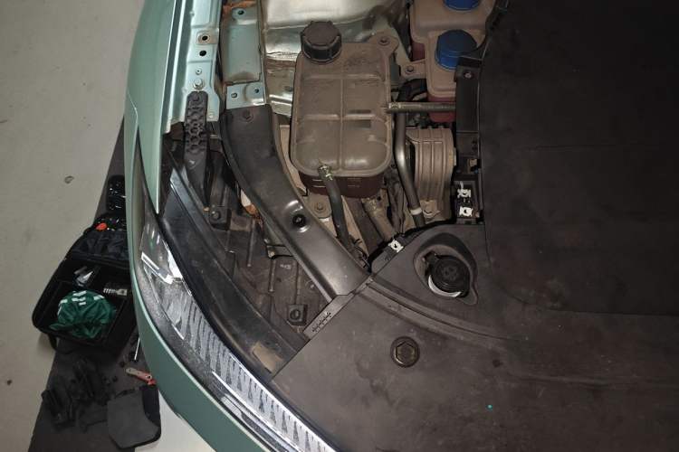Used Deepal SL03 2023 200Max Range-Extended Version Engine Bay Right