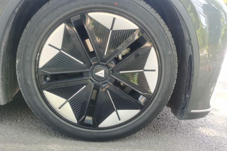 Used Deepal SL03 2023 515MAX Pure Electric Version Right Front Wheel Hub