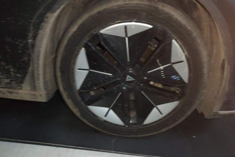 Used Deepal SL03 2023 200Max Range-Extended Version Right Front Wheel Hub