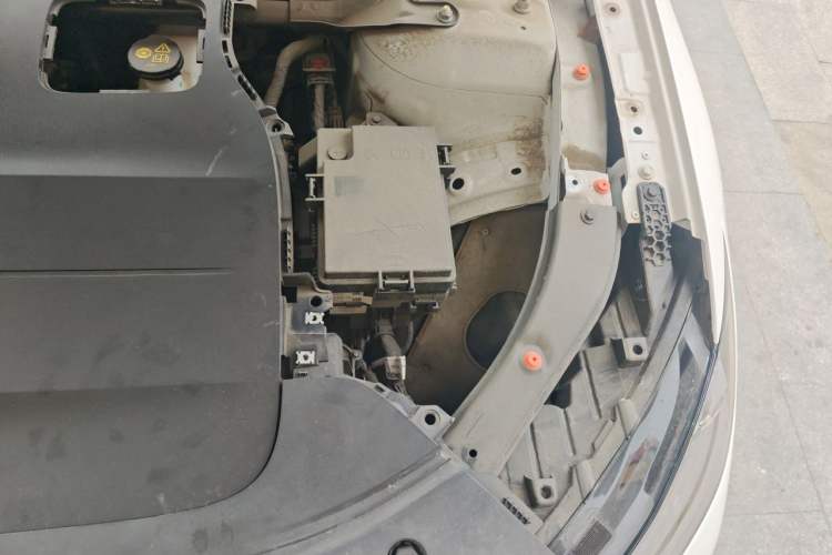 Used Deepal SL03 2023 200Max Range-Extended Version Engine Bay Left