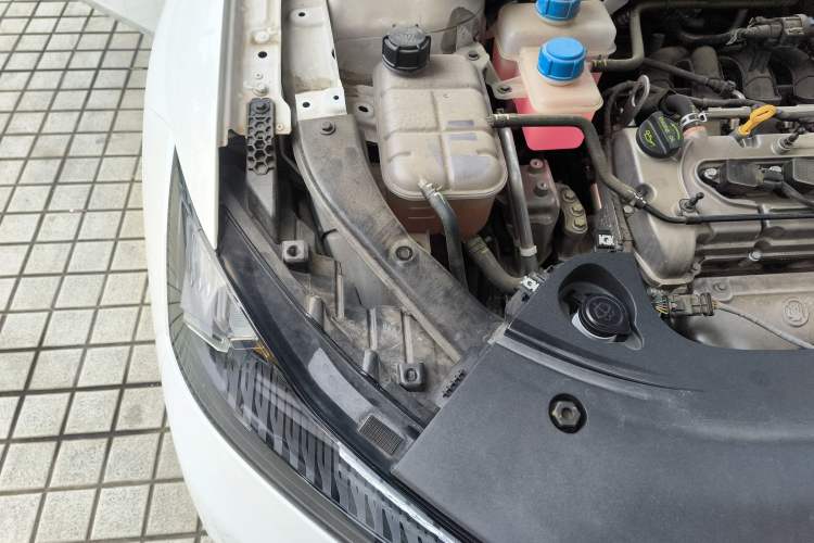Used Deepal SL03 2023 200Max Range-Extended Version Engine Bay Right