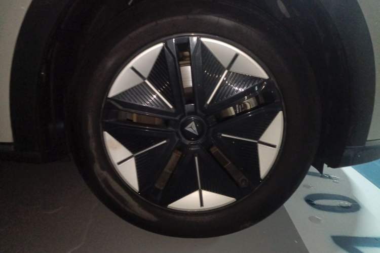 Used Deepal SL03 2023 200Max Range-Extended Version Right Front Wheel Hub