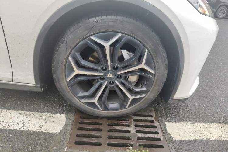 Used Deepal SL03 2023 200Max Range-Extended Version Right Front Wheel Hub