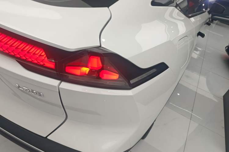 Used Deepal SL03 2023 200Max Range-Extended Version Right Rear Taillight