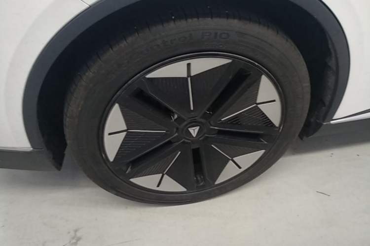Used Deepal SL03 2023 515MAX Pure Electric Version Right Rear Wheel Hub