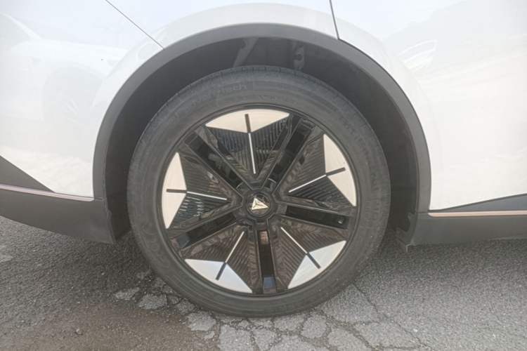 Used Deepal SL03 2023 515MAX Pure Electric Version Right Rear Wheel Hub