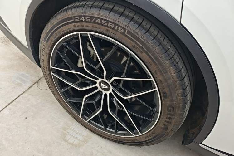 Used Deepal SL03 2023 SL03i 515MAX Pure Electric Version Right Rear Wheel Hub
