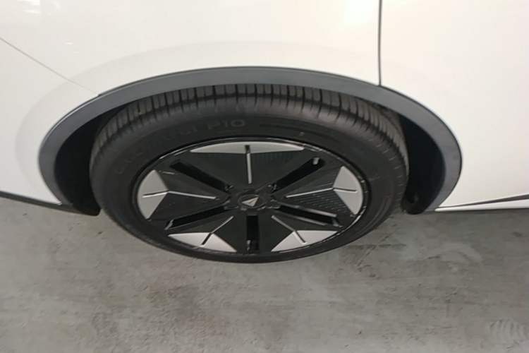 Used Deepal SL03 2023 SL03i 515MAX Pure Electric Version Right Rear Wheel Hub