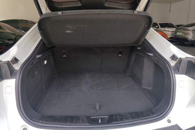 Used Deepal SL03 2023 515MAX Pure Electric Version Trunk