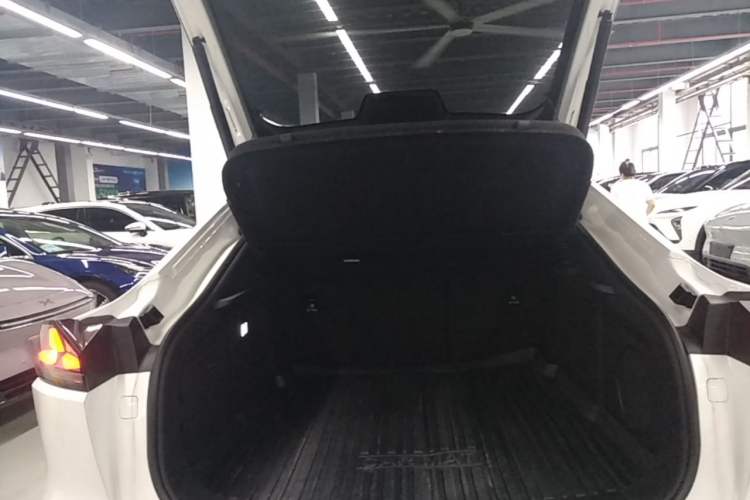 Used Deepal SL03 2023 515MAX Pure Electric Version Trunk