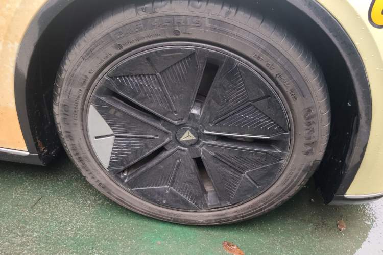 Used Deepal SL03 2023 515MAX Pure Electric Version Right Front Wheel Hub