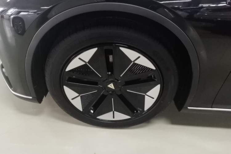 Used Deepal SL03 2024 530 Plus Pure Electric Version Left Front Wheel Hub