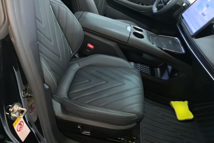 Used Deepal SL03 2024 200Max 2nd Anniversary Black Gold Knight Edition Right Front Seat