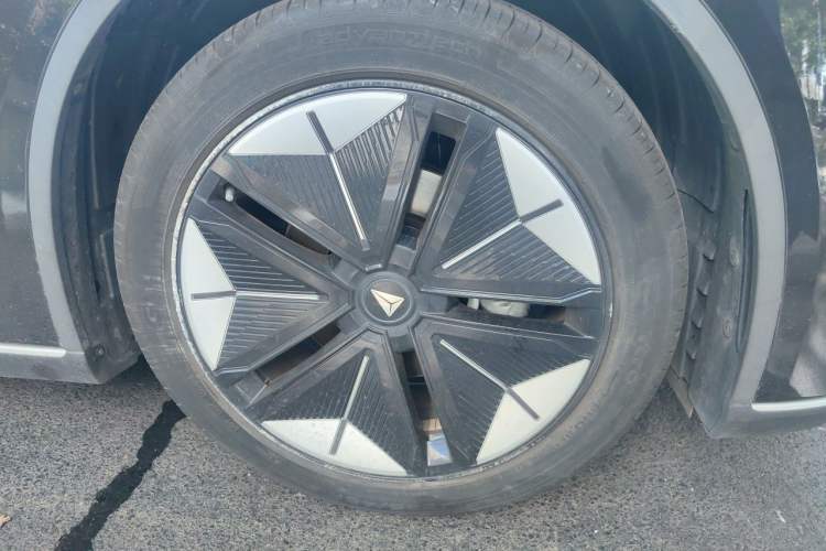 Used Deepal SL03 2024 530Max Pure Electric Version Right Front Wheel Hub