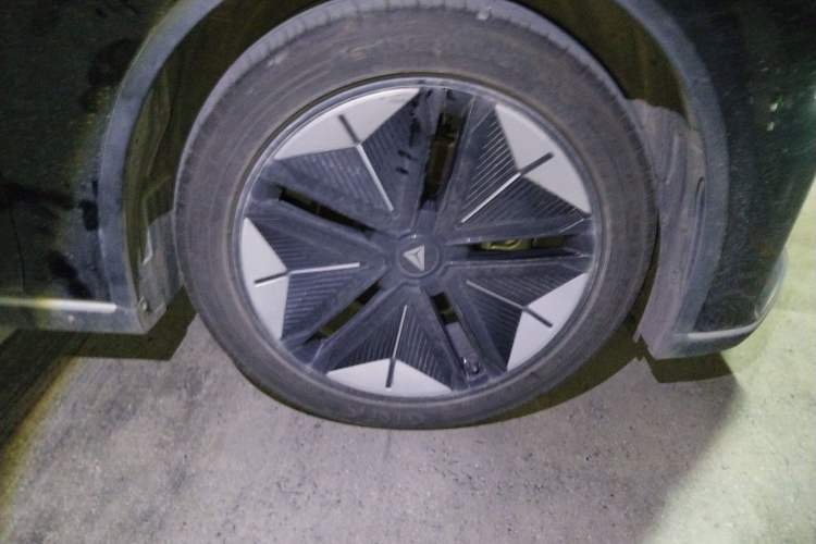 Used Deepal SL03 2024 530Max Pure Electric Version Right Front Wheel Hub