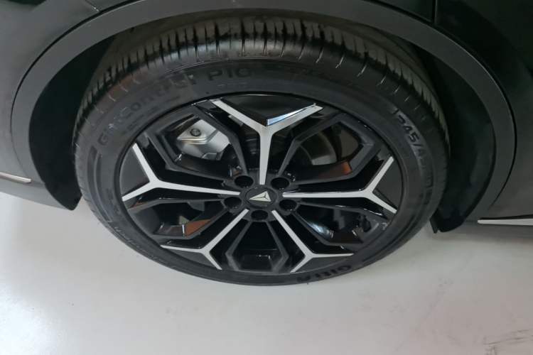Used Deepal SL03 2024 200Max 2nd Anniversary Black Gold Knight Edition Right Rear Wheel Hub
