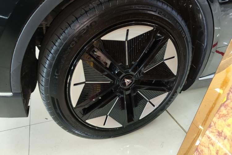 Used Deepal SL03 2024 530 Plus Pure Electric Version Right Rear Wheel Hub
