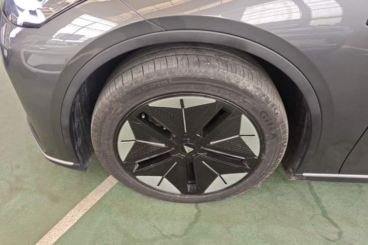 Used Deepal SL03 2024 530 Plus Pure Electric Version Left Front Wheel Hub