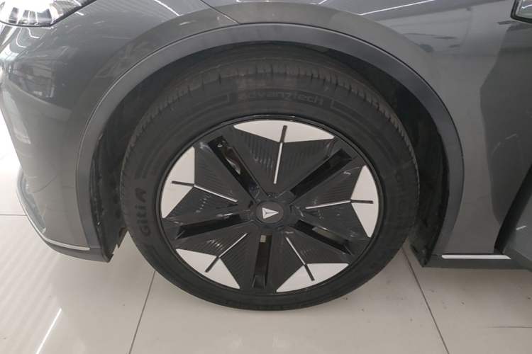 Used Deepal SL03 2024 530 Plus Pure Electric Version Left Front Wheel Hub