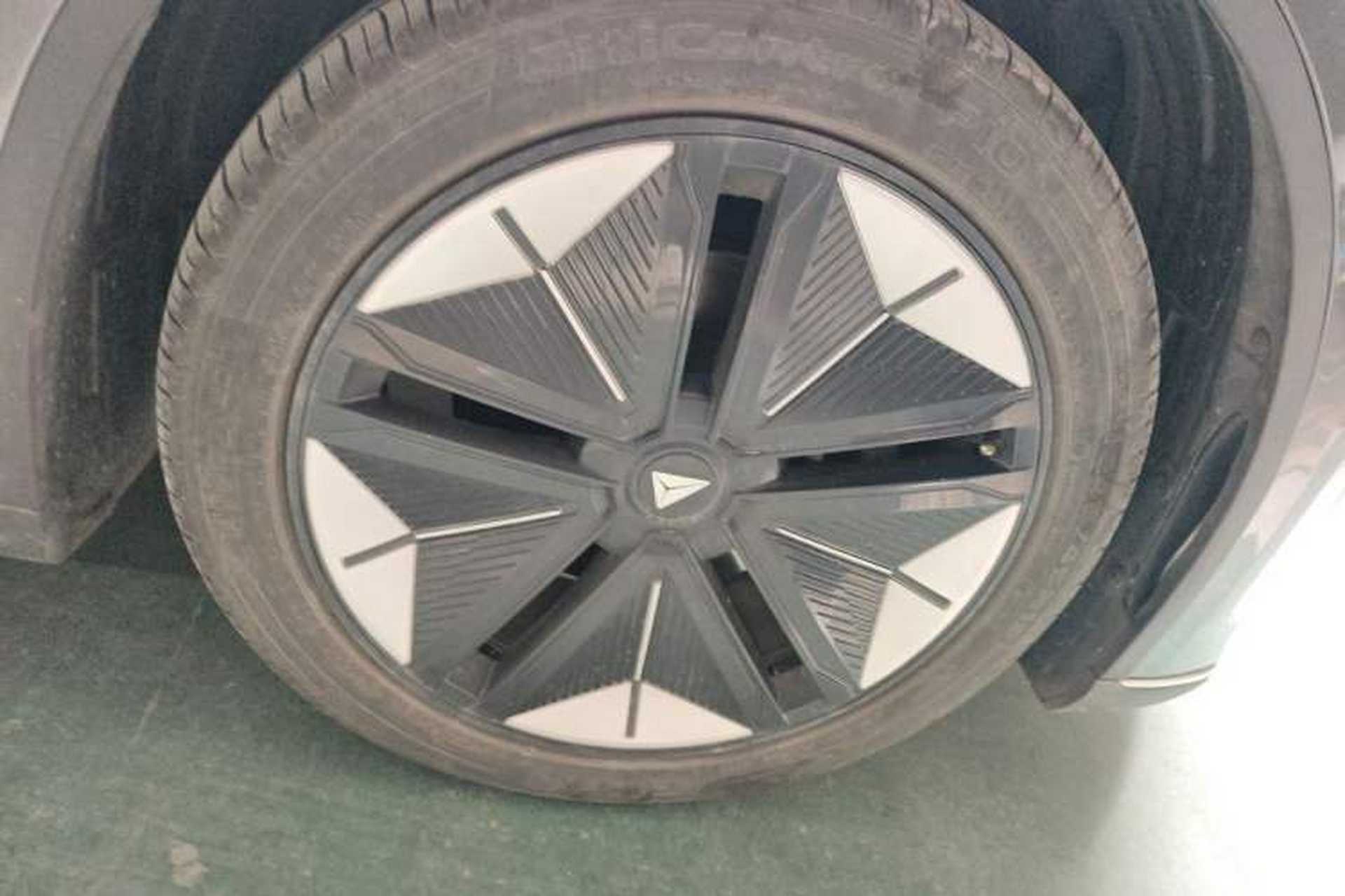 Used Deepal SL03 2024 530 Plus Pure Electric Version Right Front Wheel Hub