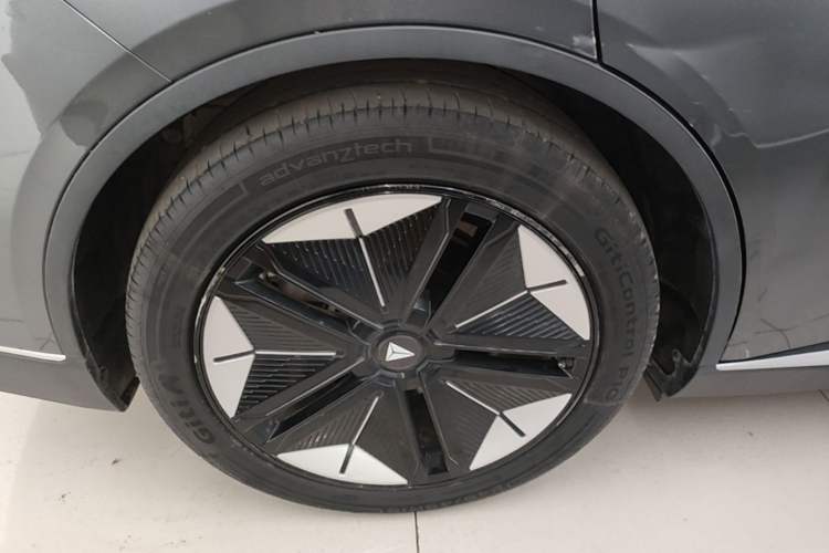 Used Deepal SL03 2024 530 Plus Pure Electric Version Right Rear Wheel Hub