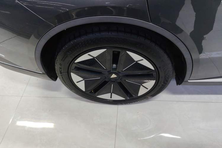 Used Deepal SL03 2024 610Max Pure Electric Version Right Rear Wheel Hub