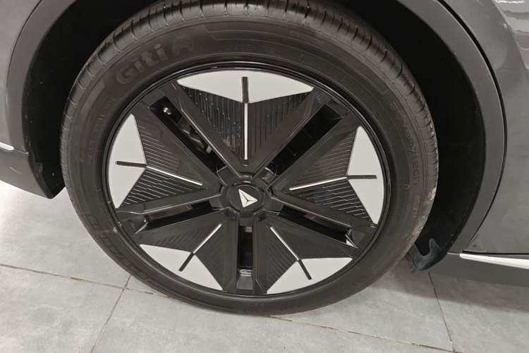 Used Deepal SL03 2024 530 Plus Pure Electric Version Right Rear Wheel Hub