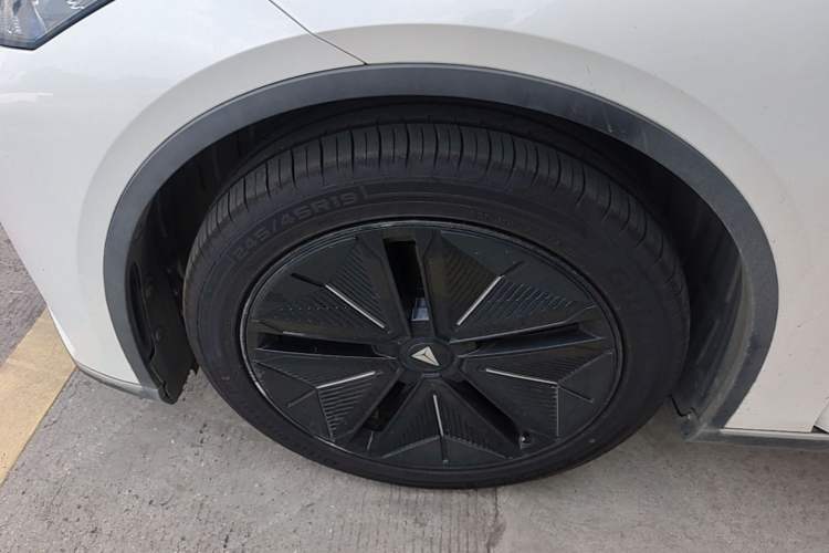 Used Deepal SL03 2024 530Max Pure Electric Version Left Front Wheel Hub