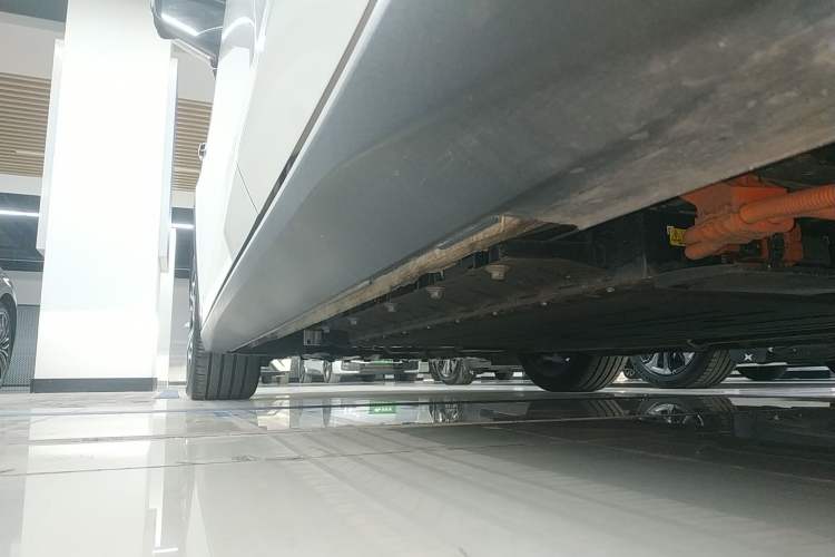 Used Deepal SL03 2024 135Plus Glory Edition Left Side Sill