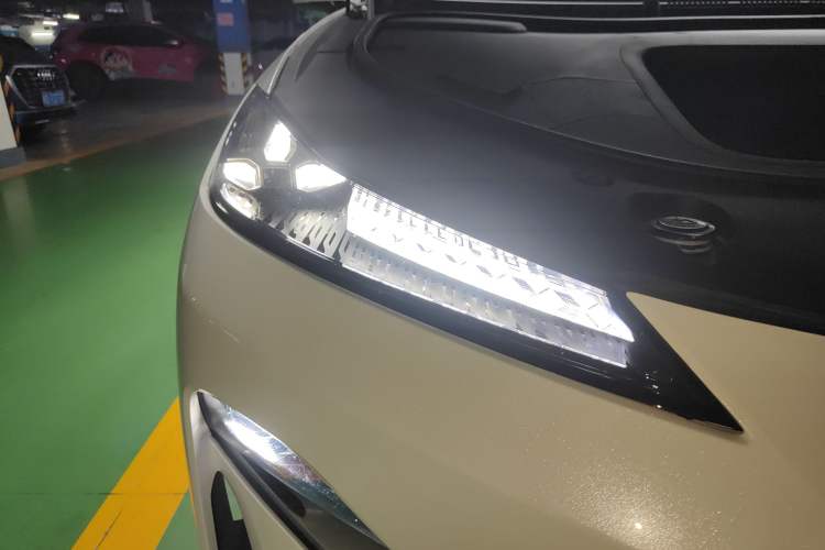 Used Deepal SL03 2024 610Max Pure Electric Version Right Front Headlight