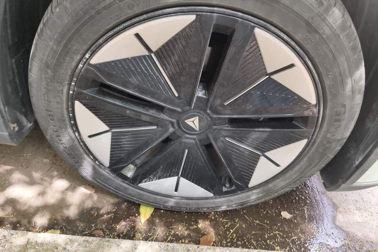 Used Deepal SL03 2024 530 Plus Pure Electric Version Right Front Wheel Hub