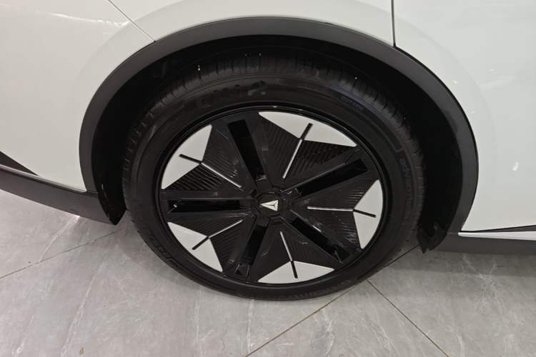 Used Deepal SL03 2024 530Max Pure Electric Version Right Rear Wheel Hub