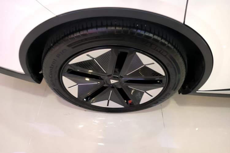 Used Deepal SL03 2024 530 Plus Pure Electric Version Right Rear Wheel Hub